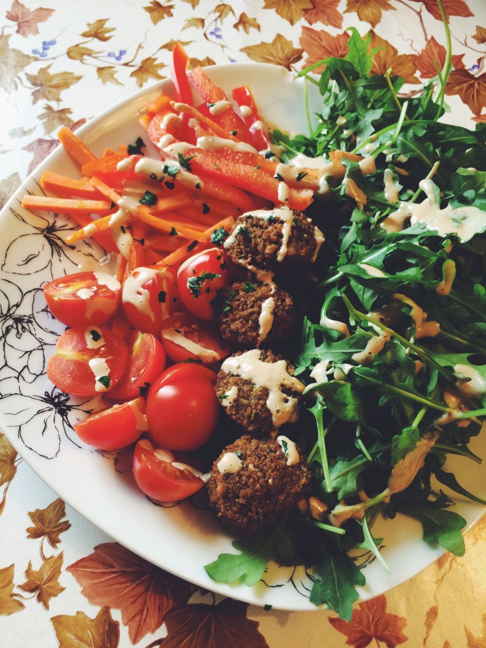 solatni krožnik s falafli